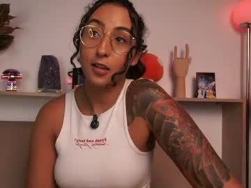 Sexy live cam screenshot of agatha_collinss's webcam / video chat room