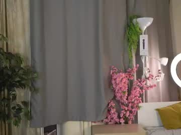 Sexy live cam screenshot of amberhollow's webcam / video chat room