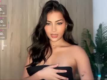 Sexy live cam screenshot of aria_cinco7251's webcam / video chat room
