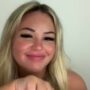 Sexy live cam screenshot of averybabyyx's webcam / video chat room