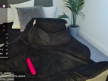 Sexy live cam screenshot of brinny_grace's webcam / video chat room