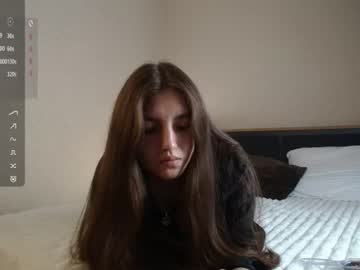 Sexy live cam screenshot of camiliakxoxoxo's webcam / video chat room