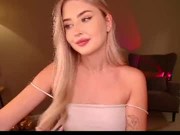 Sexy live cam screenshot of cute18cute's webcam / video chat room