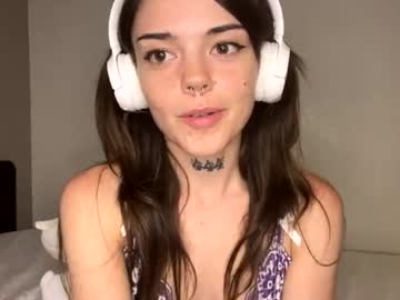 Sexy live cam screenshot of faerienugs's webcam / video chat room