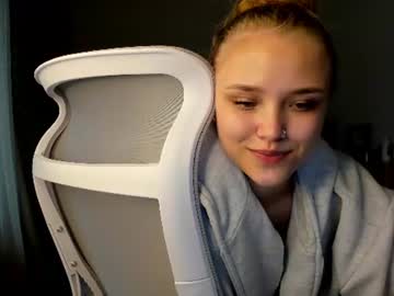 Sexy live cam screenshot of flooora_0's webcam / video chat room