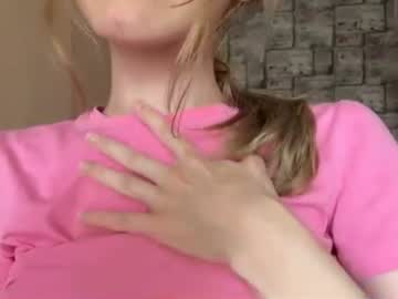 Sexy live cam screenshot of gertrudeuran's webcam / video chat room