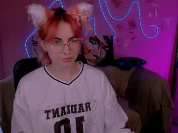 Sexy live cam screenshot of helli_belli's webcam / video chat room