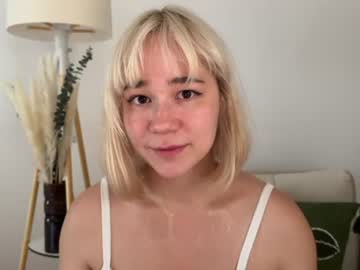 Sexy live cam screenshot of hey__lucy's webcam / video chat room