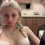 Sexy live cam screenshot of karensimilton's webcam / video chat room