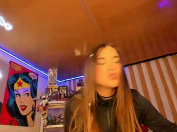 Sexy live cam screenshot of kloelamaravilla18's webcam / video chat room