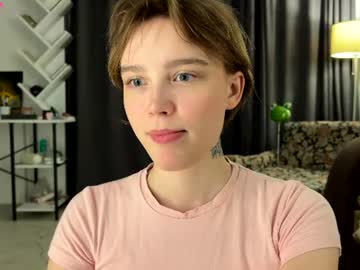 Sexy live cam screenshot of lolaatatee's webcam / video chat room