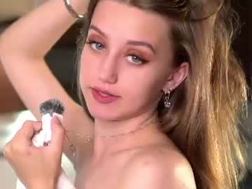 Sexy live cam screenshot of lovvmenow's webcam / video chat room