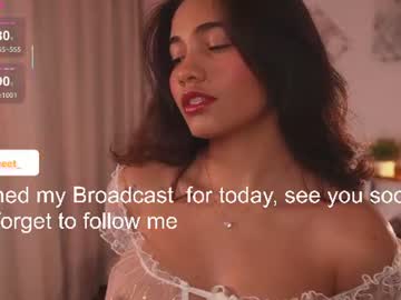 Sexy live cam screenshot of melanieryann_'s webcam / video chat room