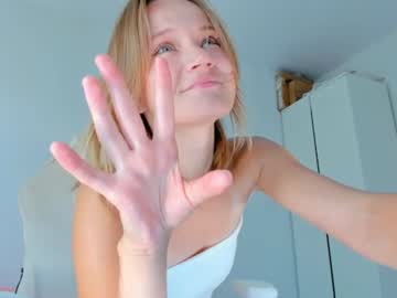 Sexy live cam screenshot of showmejenny's webcam / video chat room