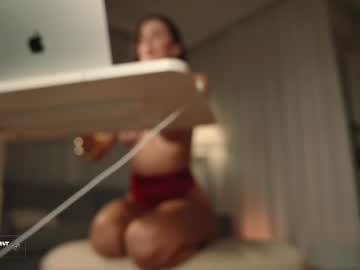 Sexy live cam screenshot of velavelle's webcam / video chat room