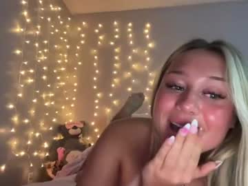 Sexy live cam screenshot of violettxx2's webcam / video chat room