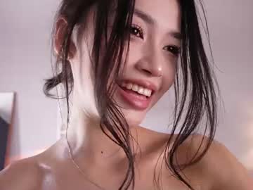 Sexy live cam screenshot of yourlittlesunrise_'s webcam / video chat room