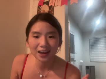 Sexy live cam screenshot of yumyumcandygirl's webcam / video chat room