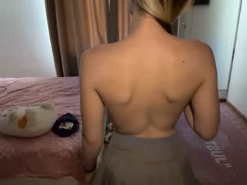 Sexy live cam screenshot of allaloffredo's webcam / video chat room