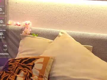 Sexy live cam screenshot of aurora_radiance's webcam / video chat room