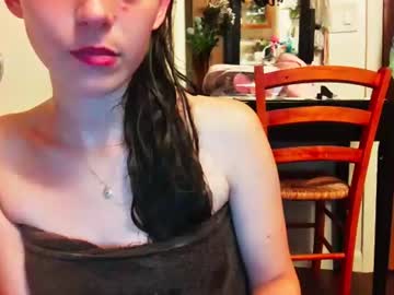 Sexy live cam screenshot of bellawiththenicetits's webcam / video chat room