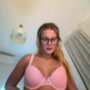Sexy live cam screenshot of cateplayzm's webcam / video chat room