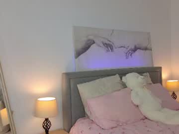Sexy live cam screenshot of charming_bliss's webcam / video chat room