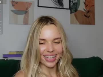 Sexy live cam screenshot of corni__'s webcam / video chat room