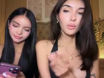Sexy live cam screenshot of emeraldfvckinggreyson's webcam / video chat room