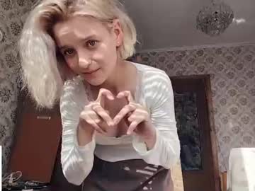Sexy live cam screenshot of emiliastillwell's webcam / video chat room