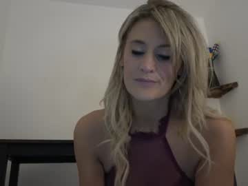 Sexy live cam screenshot of english_rose__'s webcam / video chat room