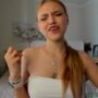 Sexy live cam screenshot of flooora_0's webcam / video chat room