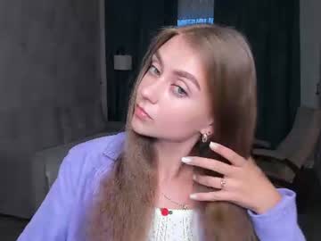 Sexy live cam screenshot of honeybines's webcam / video chat room