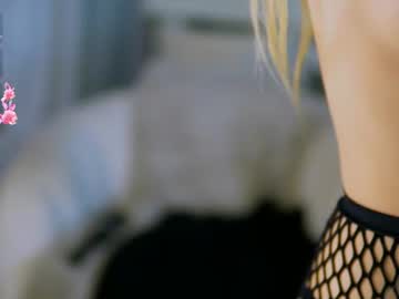 Sexy live cam screenshot of katiecutieexooo's webcam / video chat room