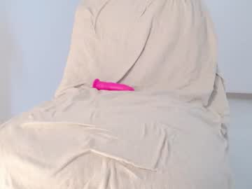 Sexy live cam screenshot of katy_18_pocahontas's webcam / video chat room