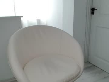 Sexy live cam screenshot of kiki_akai's webcam / video chat room