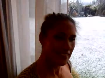 Sexy live cam screenshot of kumfoxlive's webcam / video chat room