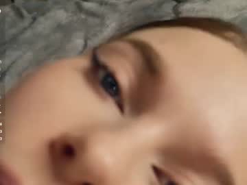 Sexy live cam screenshot of land_of_sweets's webcam / video chat room