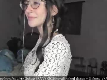 Sexy live cam screenshot of lonelly_lolly98's webcam / video chat room
