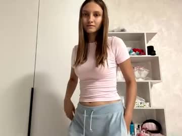 Sexy live cam screenshot of lynellegundelach's webcam / video chat room