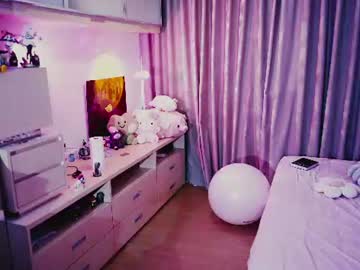 Sexy live cam screenshot of madnessalise's webcam / video chat room