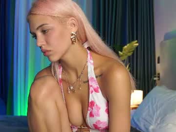Sexy live cam screenshot of milabunny_'s webcam / video chat room