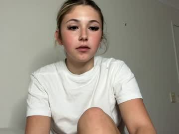 Sexy live cam screenshot of missemelia7's webcam / video chat room