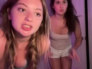 Sexy live cam screenshot of mollyxxxmoon's webcam / video chat room