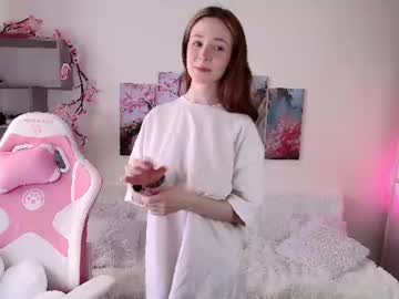 Sexy live cam screenshot of poompoompeach_'s webcam / video chat room