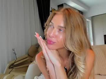 Sexy live cam screenshot of saradiamond01's webcam / video chat room