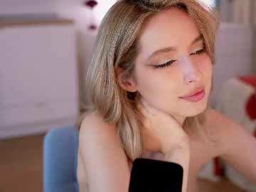 Sexy live cam screenshot of silent_chill's webcam / video chat room
