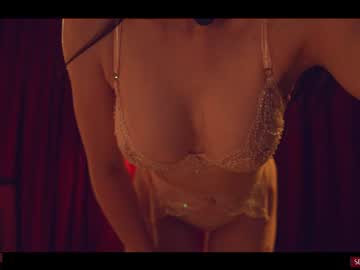 Sexy live cam screenshot of siravelle's webcam / video chat room