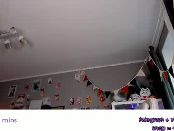 Sexy live cam screenshot of vivian_qwerty's webcam / video chat room