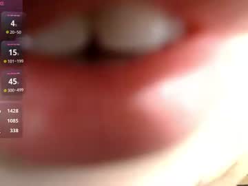 Sexy live cam screenshot of yoonipooni's webcam / video chat room